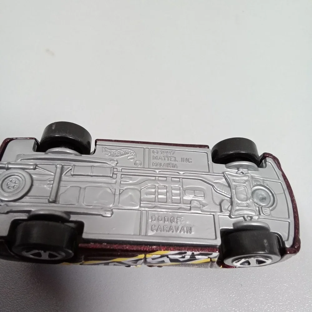 Hot Wheel 1997 Dodge Caravan Metallic Burgundy Diecast Minivan 1:64 Scale Mattel